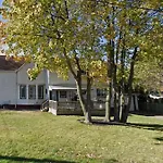 Niagara Sky Line 6 Bedroom Villa - Walk To The Falls & Free Breakfast Delivered Daily