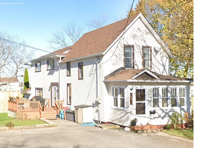 Niagara Sky Line 6 Bedroom Villa - Walk To The Falls & Free Breakfast Delivered Daily